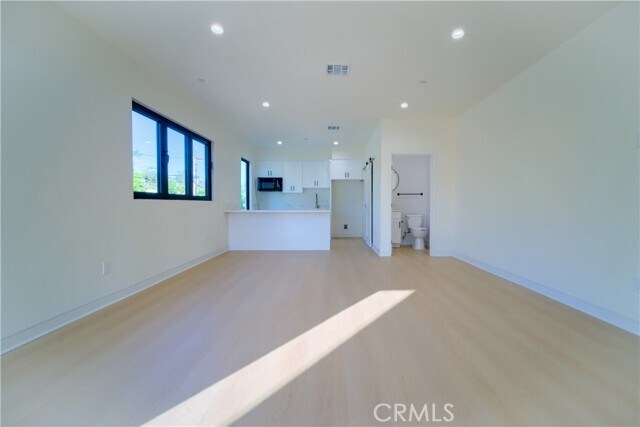 Photo - 2676 Newell St