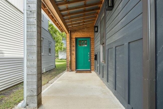 Photo - 1806 Woodlawn Ave