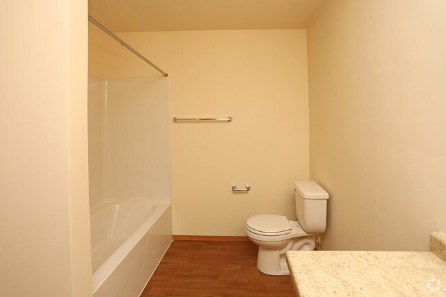 2BR, 2BA - 1,060 SF