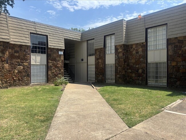 Building Photo - 6717 S Richmond Ave Rental