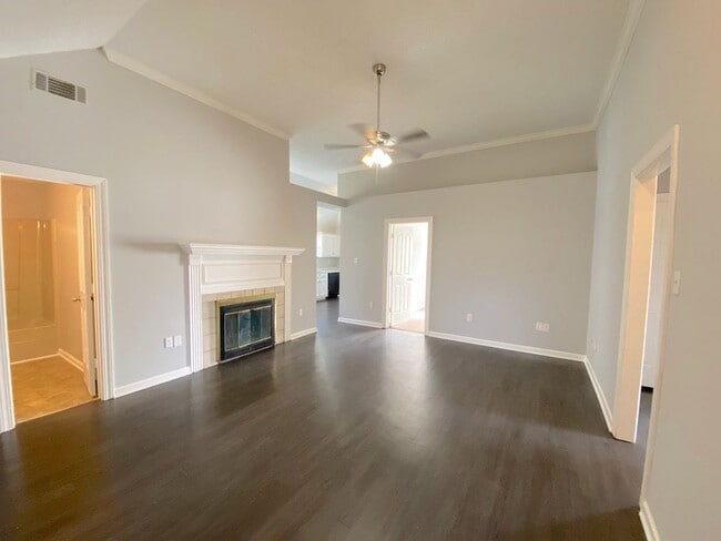 Photo - 2794 Laura Cir E