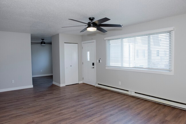 Photo - 950 5th Ave W