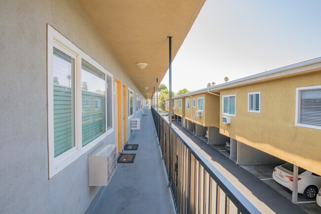 Reseda Continental Apartments