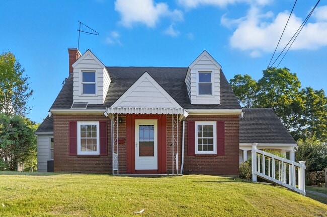3 Bedroom, 1.5 Bathroom Home in Cincinnati! - 3 Bedroom, 1.5 Bathroom Home in Cincinnati!