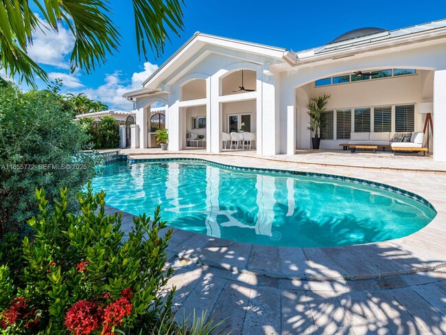 Building Photo - 2118 NE 15th St