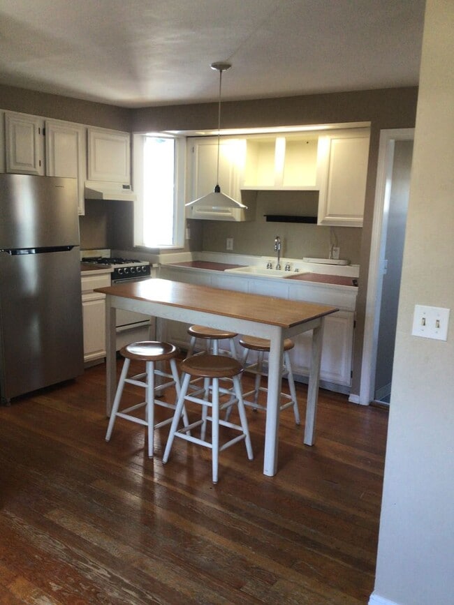 Photo - Arbor Heights Bungalow, Available early Oc...