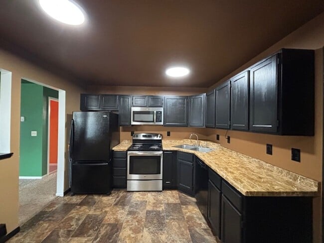 Photo - X-LARGE 1 BR/1 BA Condo Available 5/1 in a Beautiful St. Paul Neighborhood! Unit 201