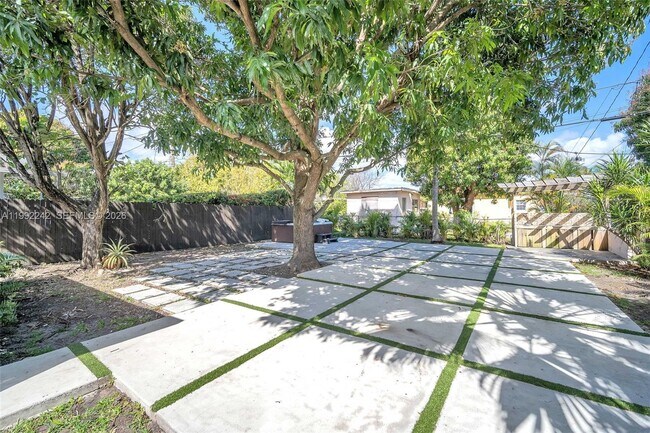 Photo - 2537 SW 15th St