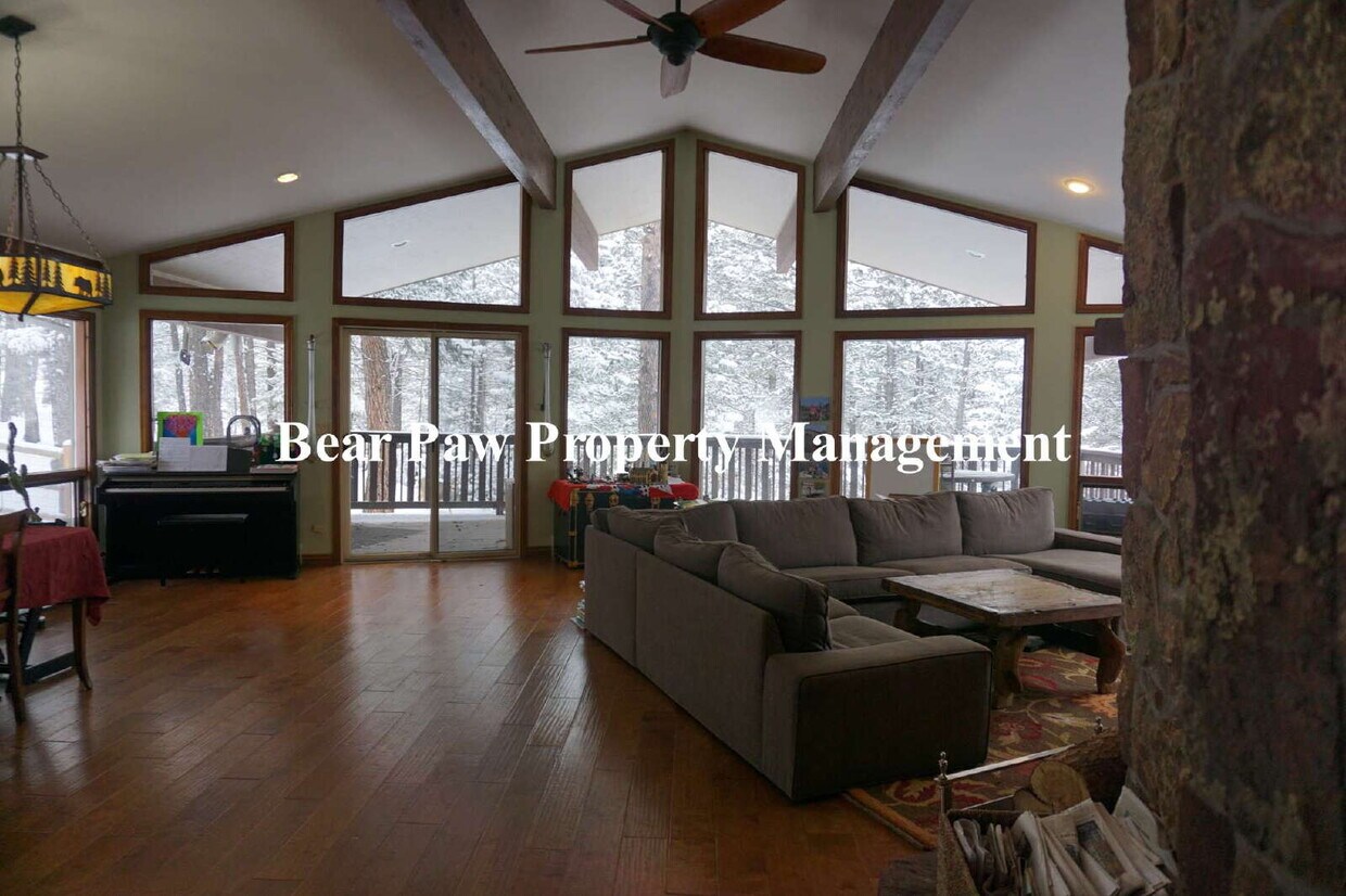 Lovely Home in Soda Creek!! - Lovely Home in Soda Creek!!