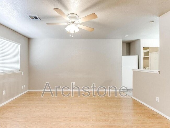 Photo - 501 S Santa Fe Dr