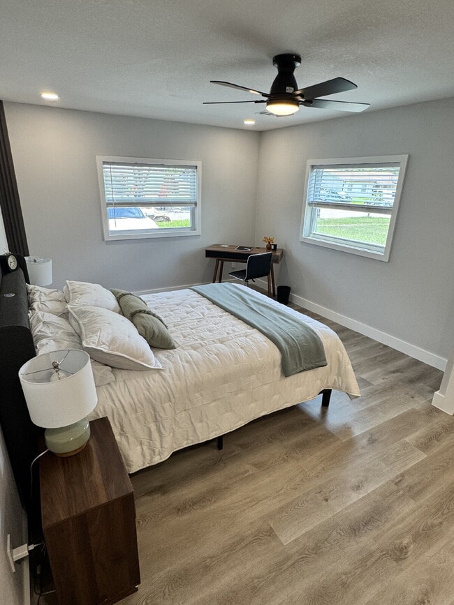 Photo - House close to UCF & Valencia with 4 Bedrooms for Students!