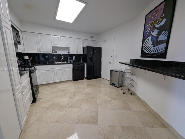 Photo - 5161 Collins Ave Unit 518