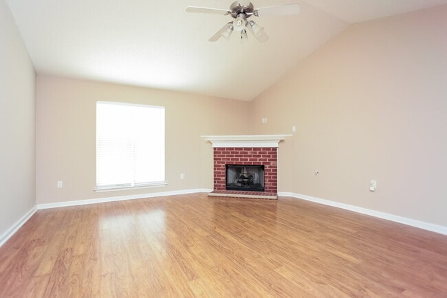 Photo - 8035 Park Pike