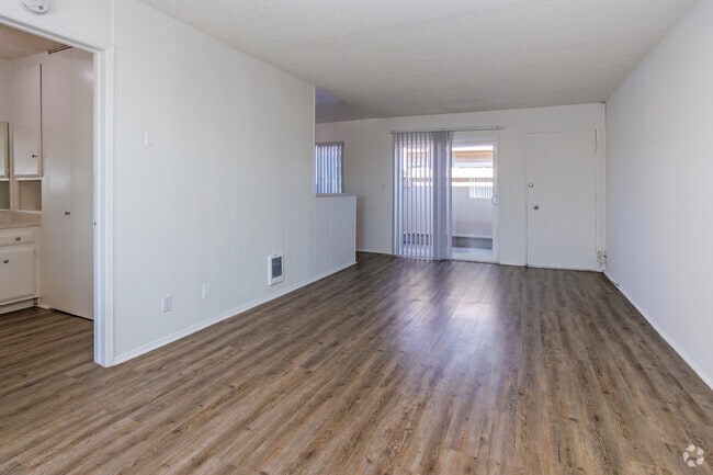 Studio, 482SF - Living Room