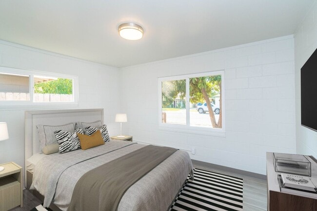 Photo - Cozy & Convenient 3 Bedroom Home with Spacious Living Areas