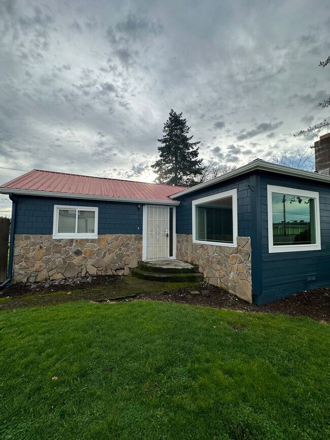 3 BEDROOM 1 BATH APARTMENT LOCATED IN NORT... - 3 BEDROOM 1 BATH APARTMENT LOCATED IN NORT...