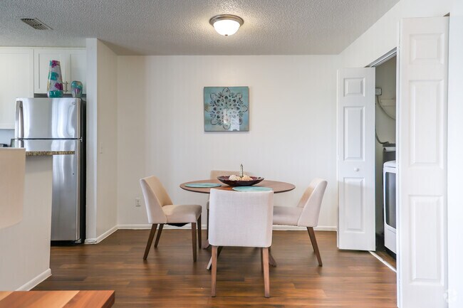 2BR, 2BA - 1,000 SF - Dining Room