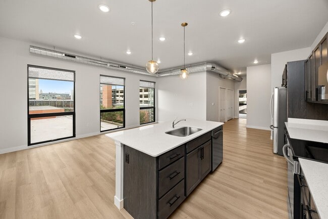 Building Photo - The Deco Rental