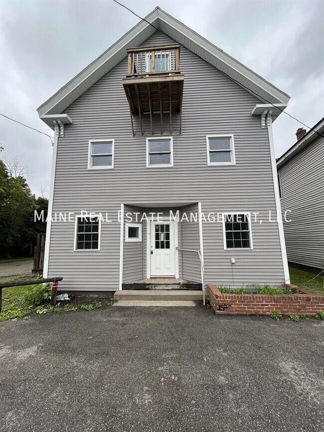 554 S Main St Unit Apt 1 - Apartment for Rent | Brewer, ME | Starting ...