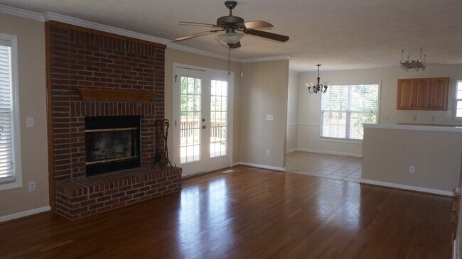 87 Arlington Dr