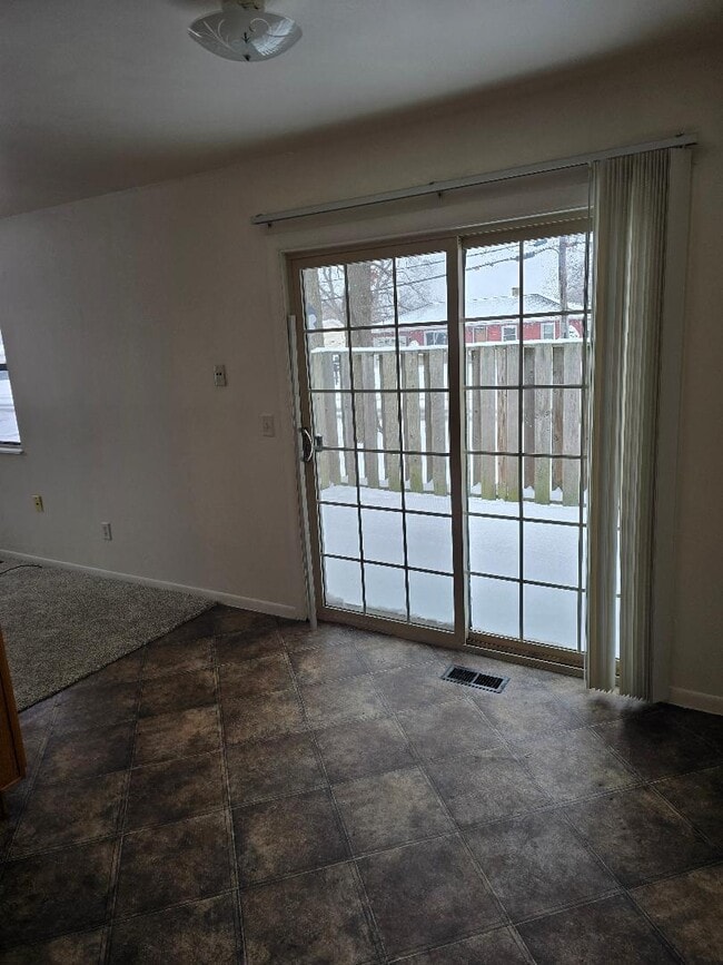 Dinning area with walk out to private deck - 3520 Oak Tree Dr Unit 3520 Oaktree Dr.