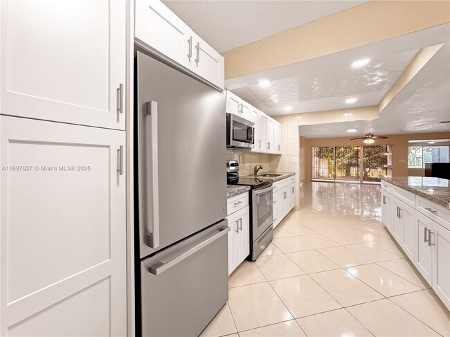 Photo - 5608 NW 19th St Unit TOWNHOUSE