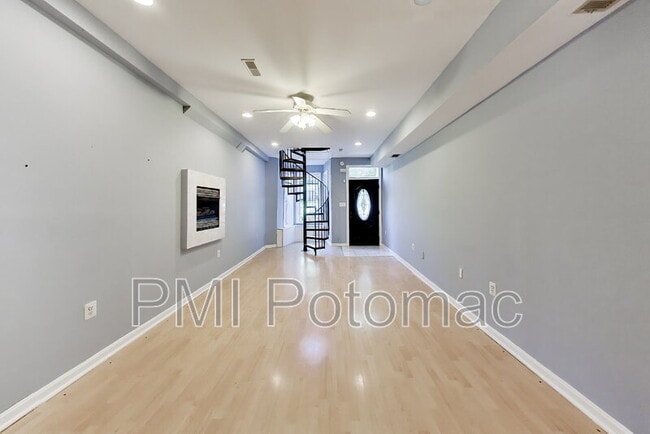 Photo - 821 12th St NE