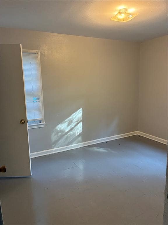 Photo - 613 Wesley Ln E