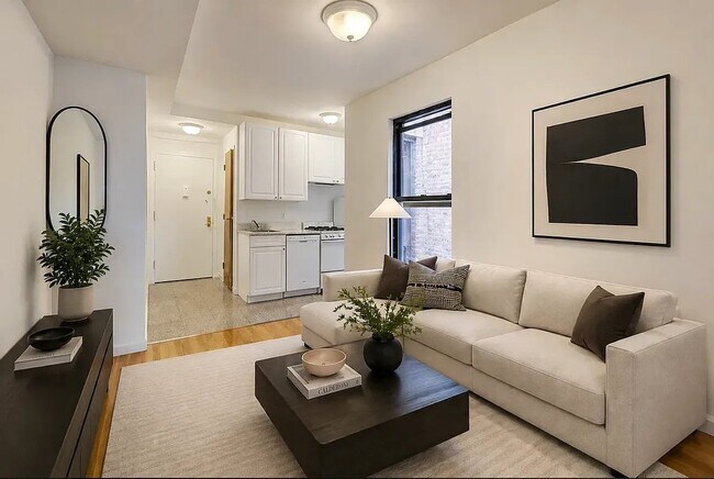 Building Photo - 7 Carmine St