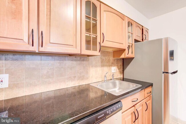 Photo - 900 24th St NW