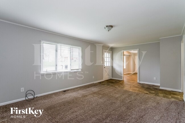 Photo - 104 E Oak St