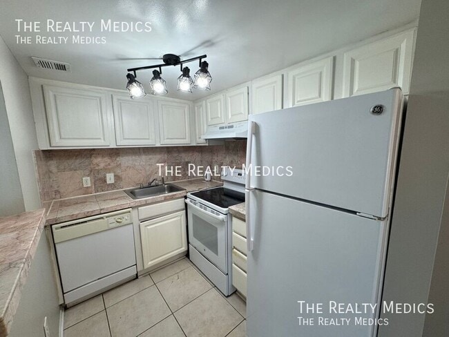 Photo - 2543 N Alafaya Trail