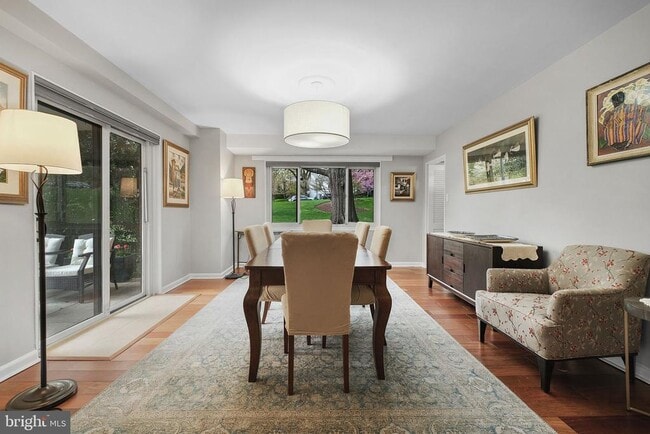 Photo - 4201 Cathedral Ave NW Unit 114W