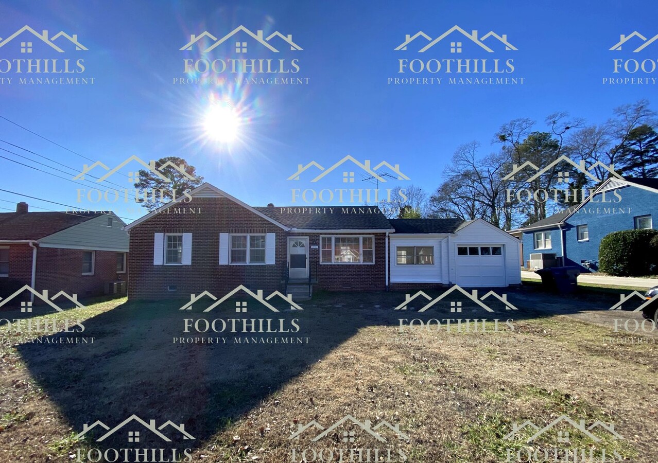 Charming 3BR Home with Hardwood Floors, Na... - Charming 3BR Home with Hardwood Floors, Na...