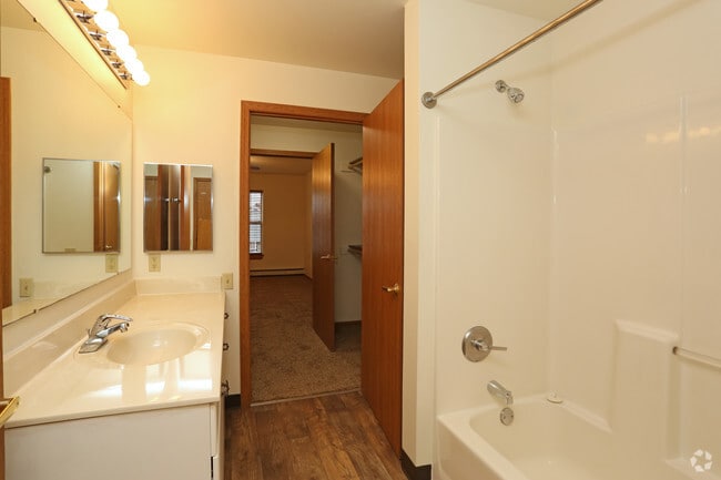 2BR, 1BA