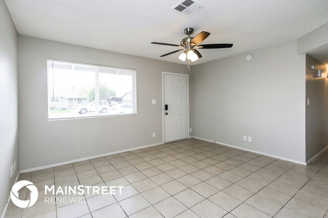 Photo - 774 E Carla Vista Dr