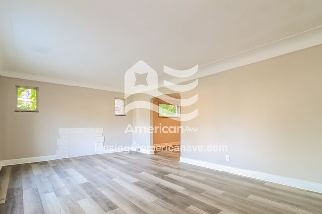 Photo - 14350 Rutherford St