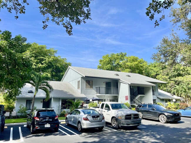 Building Photo - 2565 SW 22nd Ave Unit 201 Rental