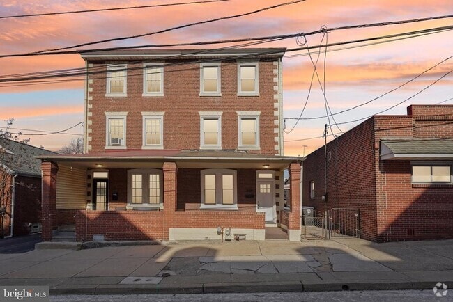 Building Photo - 309 W Elm St Rental