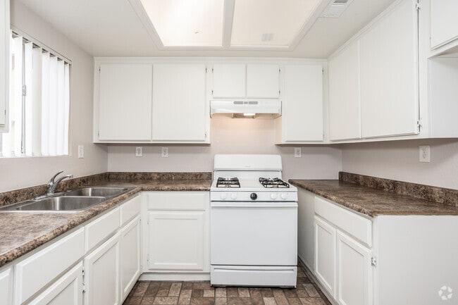 2BR, 2BA - 1,020SF - Kitchen