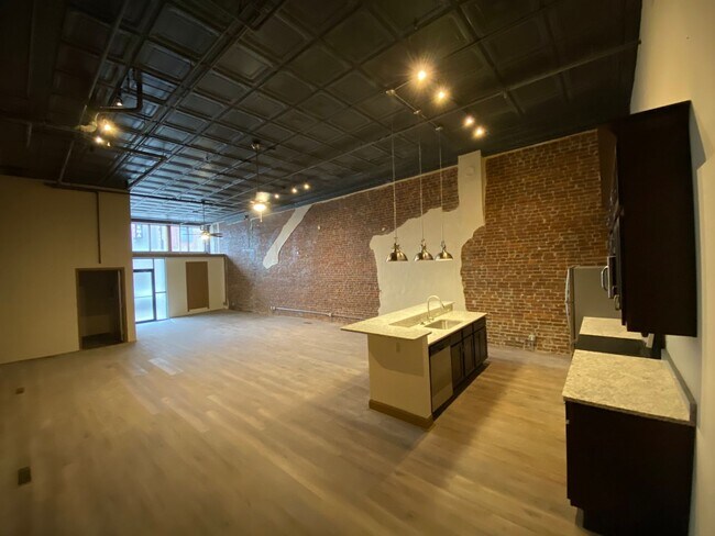 Building Photo - Downtown Lofts 101 Unit DT 101