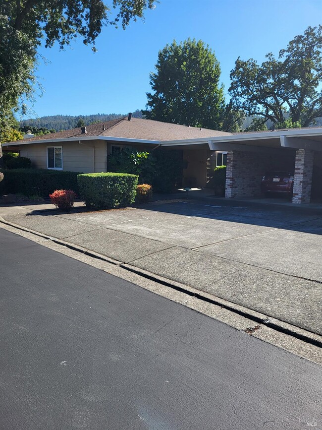 Photo - 404 Meadowgreen Dr