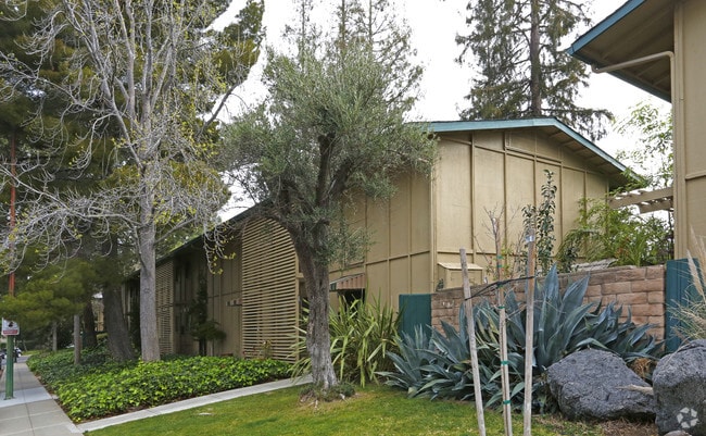 Photo - Valley Oaks Apartments