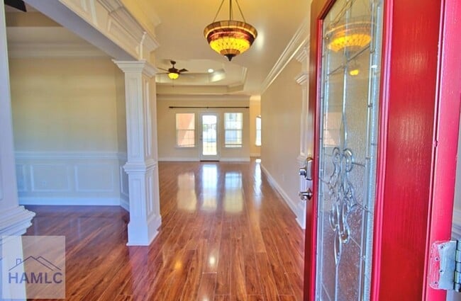 Photo - 1000 White Oak Cir