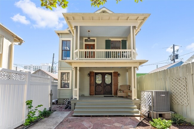Photo - 611 Church St