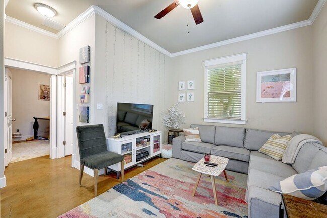 Photo - 507 W N Loop Blvd Unidad 32-B