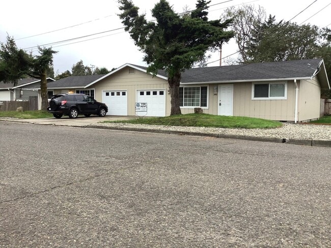 Building Photo - 2081 Unit 3410