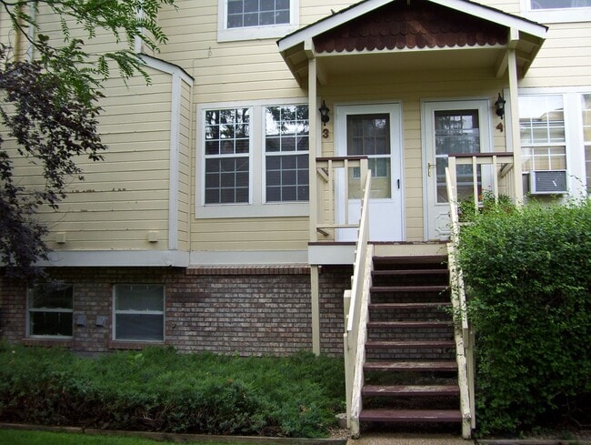 Building Photo - 3200 Azalea Dr