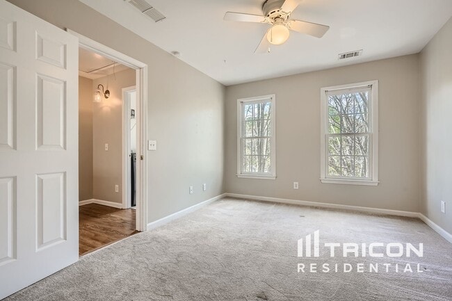 Photo - 712 Gardenside Cir SE