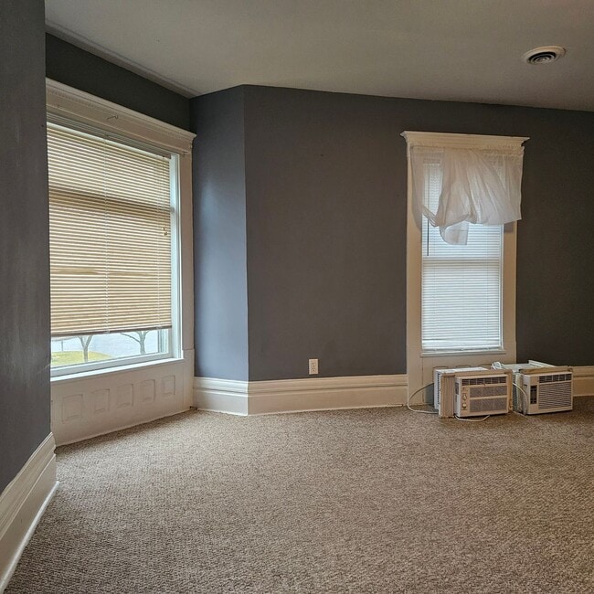 Photo - 118.5 W Walnut St Unit 118 Upper W Walnut